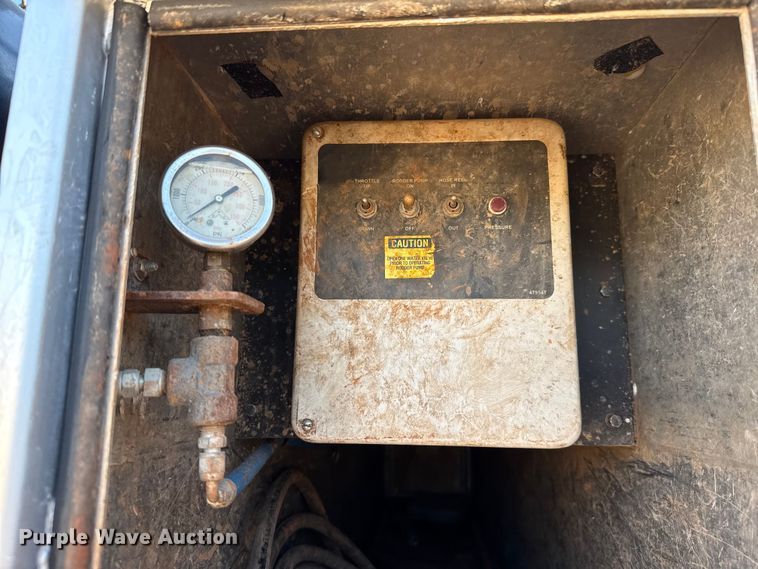 image for item EU3887 2005 Volvo VHD hydrovac truck