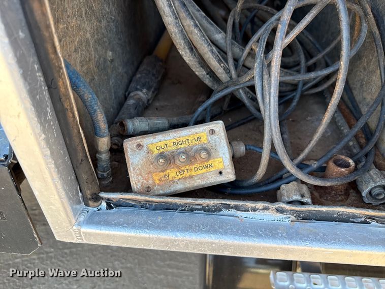 image for item EU3887 2005 Volvo VHD hydrovac truck