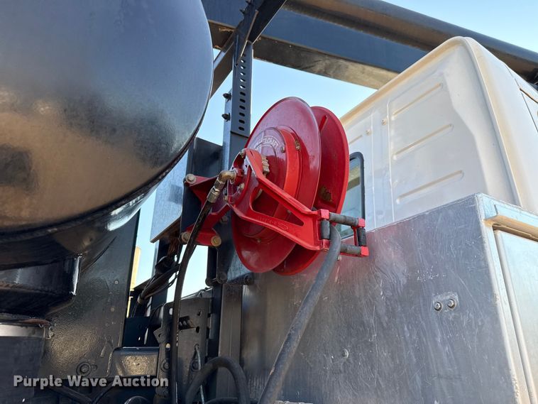 image for item EU3887 2005 Volvo VHD hydrovac truck