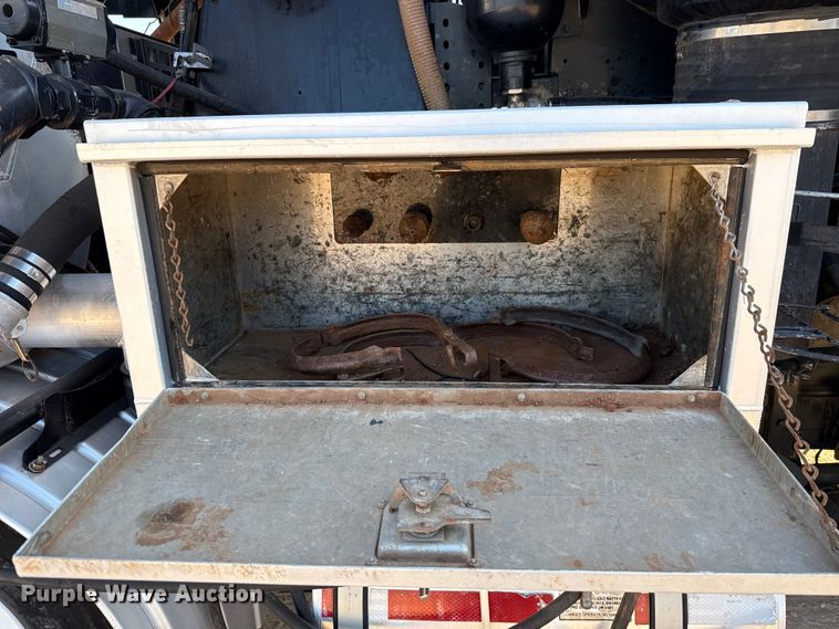 image for item EU3887 2005 Volvo VHD hydrovac truck