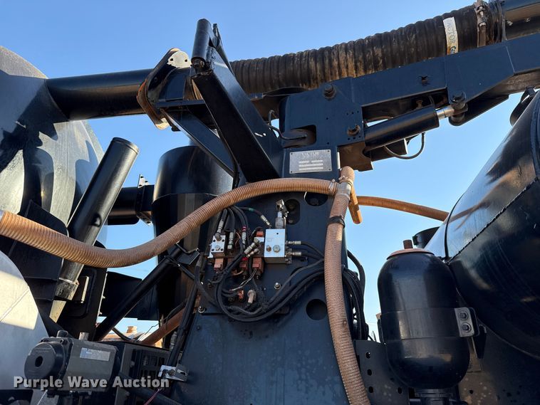 image for item EU3887 2005 Volvo VHD hydrovac truck