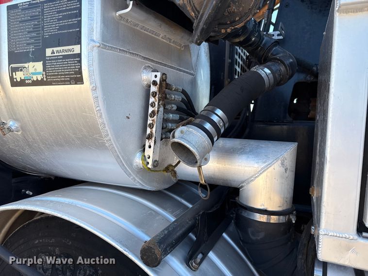 image for item EU3887 2005 Volvo VHD hydrovac truck