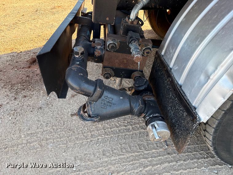 image for item EU3887 2005 Volvo VHD hydrovac truck