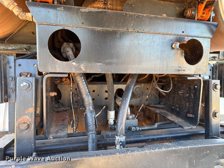 image for item EU3887 2005 Volvo VHD hydrovac truck