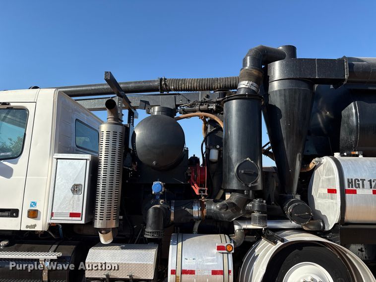 image for item EU3887 2005 Volvo VHD hydrovac truck