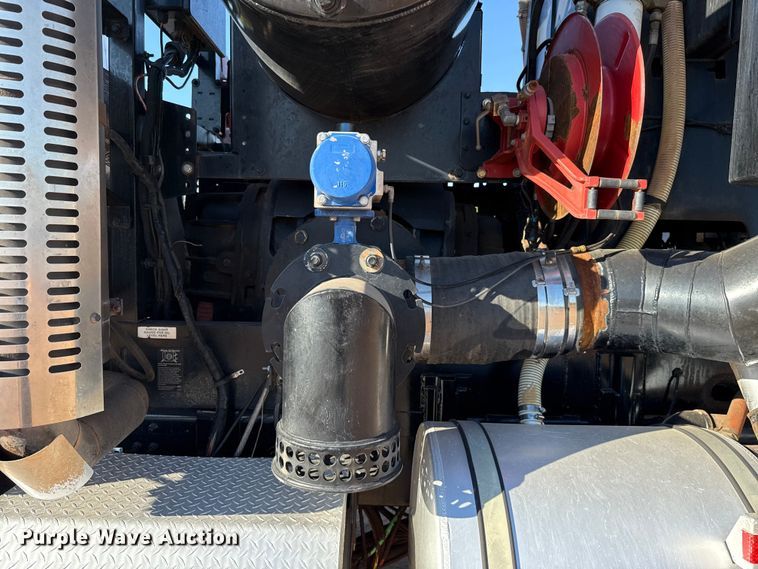 image for item EU3887 2005 Volvo VHD hydrovac truck