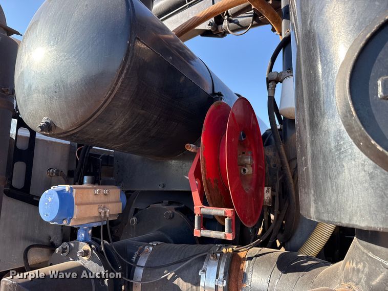 image for item EU3887 2005 Volvo VHD hydrovac truck