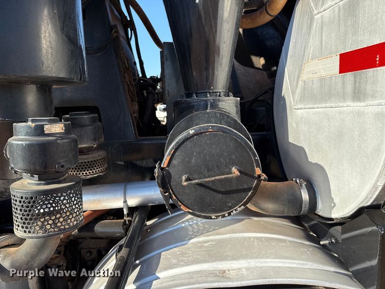 image for item EU3887 2005 Volvo VHD hydrovac truck