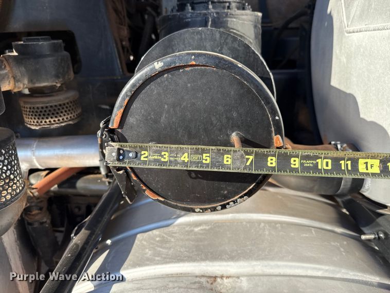 image for item EU3887 2005 Volvo VHD hydrovac truck