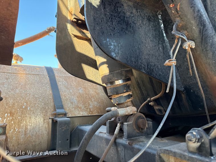 image for item EU3887 2005 Volvo VHD hydrovac truck