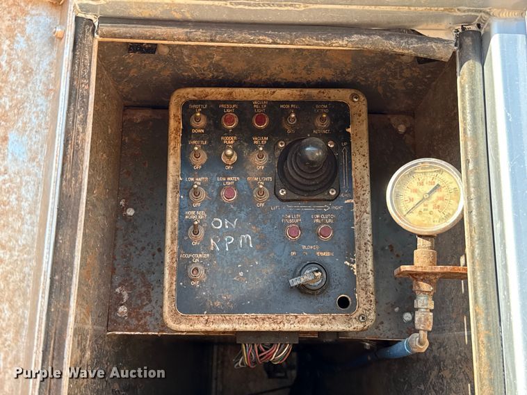 image for item EU3887 2005 Volvo VHD hydrovac truck