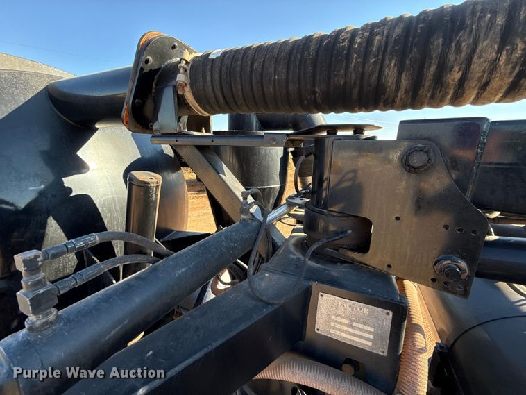 image for item EU3887 2005 Volvo VHD hydrovac truck