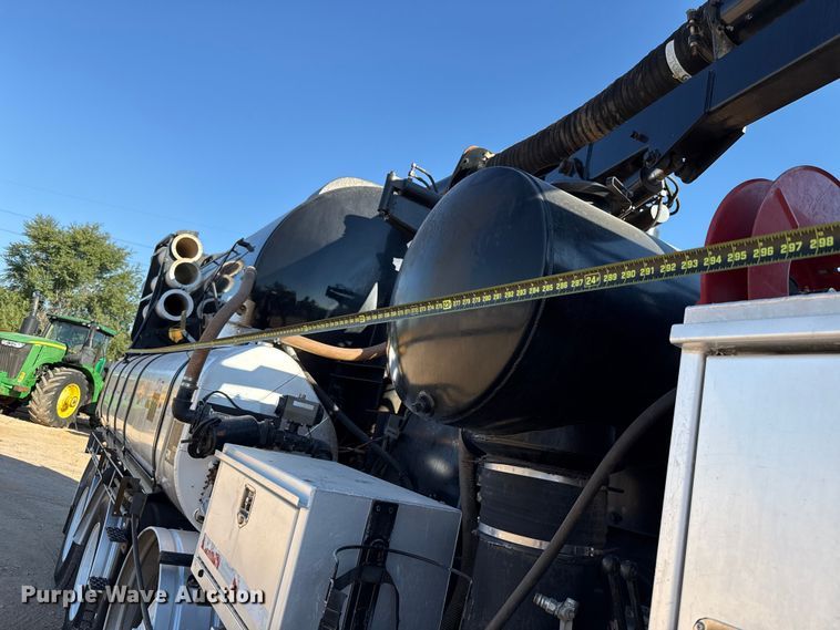 image for item EU3887 2005 Volvo VHD hydrovac truck