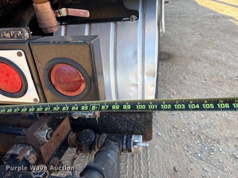 image for item EU3887 2005 Volvo VHD hydrovac truck