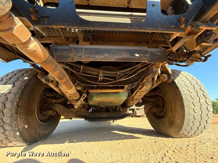 image for item EU3887 2005 Volvo VHD hydrovac truck