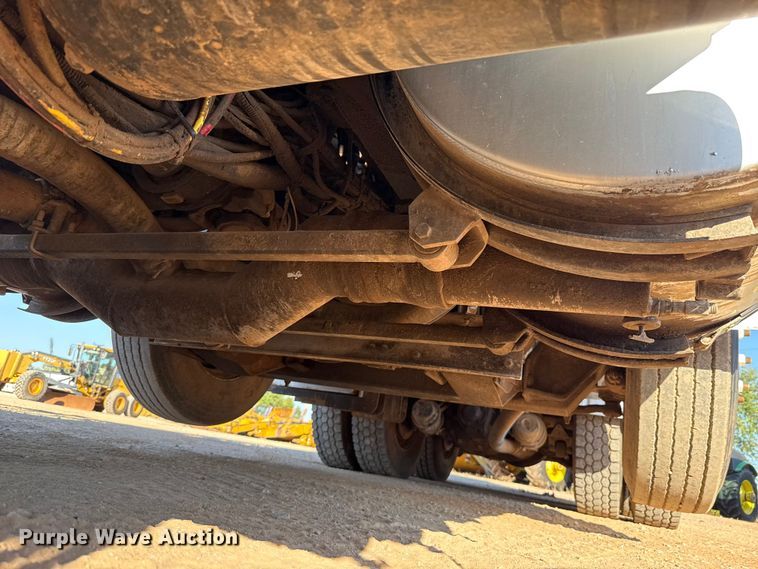 image for item EU3887 2005 Volvo VHD hydrovac truck