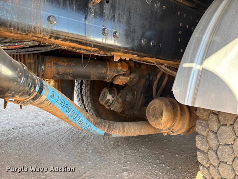 image for item EU3887 2005 Volvo VHD hydrovac truck