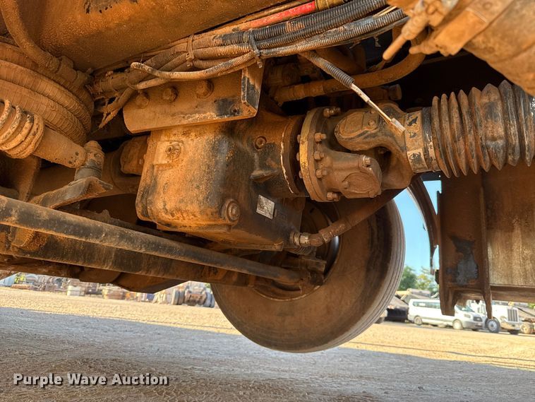 image for item EU3887 2005 Volvo VHD hydrovac truck