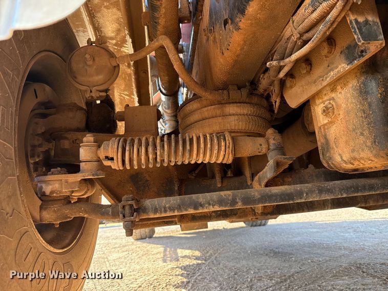 image for item EU3887 2005 Volvo VHD hydrovac truck