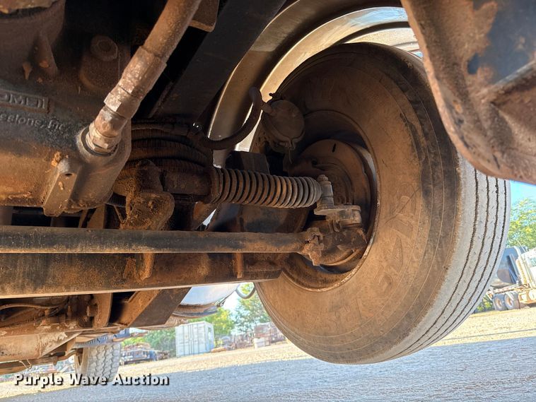 image for item EU3887 2005 Volvo VHD hydrovac truck