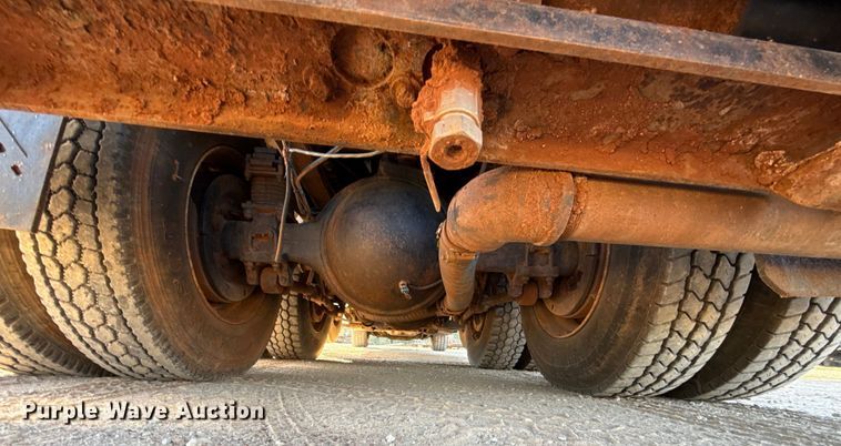 image for item EU3887 2005 Volvo VHD hydrovac truck