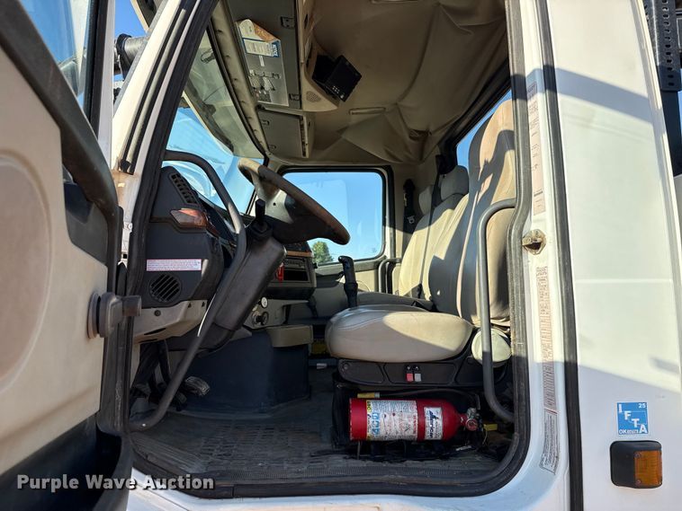 image for item EU3887 2005 Volvo VHD hydrovac truck