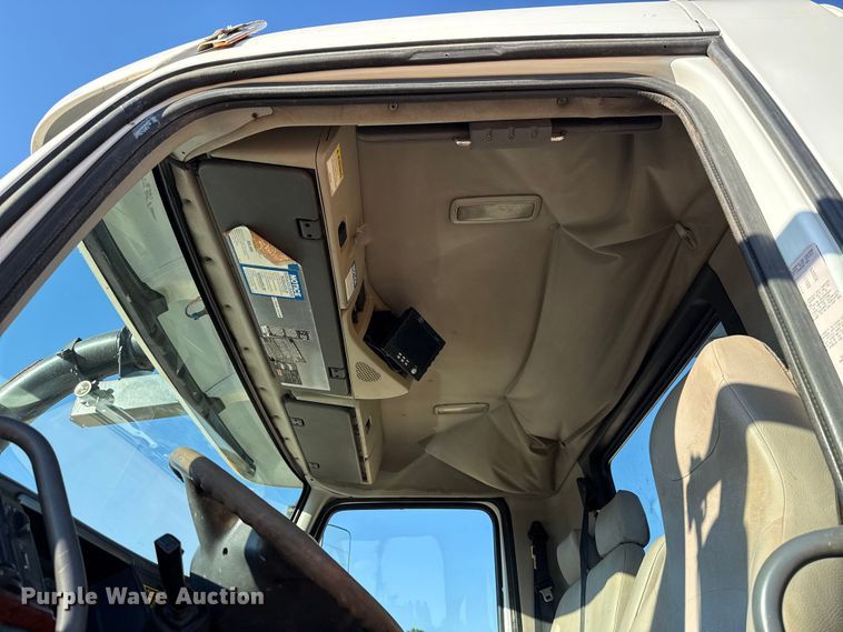 image for item EU3887 2005 Volvo VHD hydrovac truck