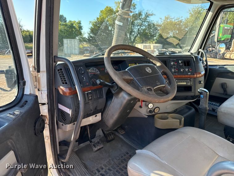 image for item EU3887 2005 Volvo VHD hydrovac truck