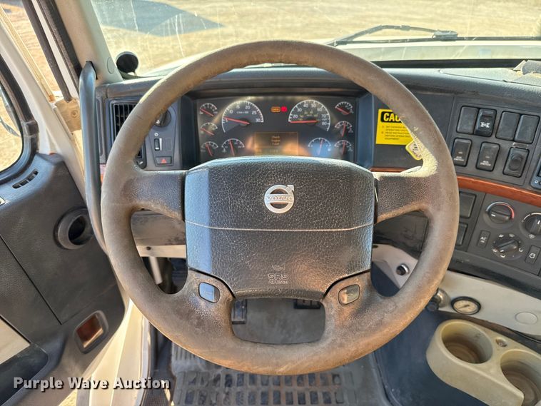 image for item EU3887 2005 Volvo VHD hydrovac truck