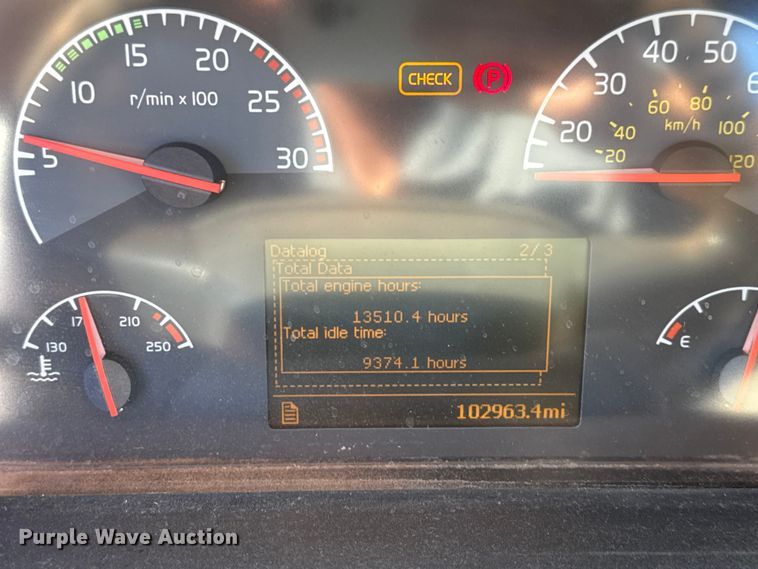 image for item EU3887 2005 Volvo VHD hydrovac truck