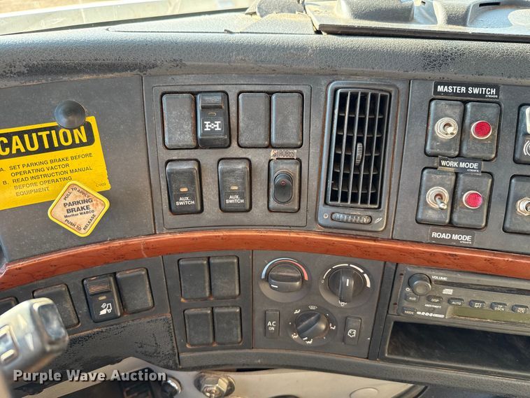 image for item EU3887 2005 Volvo VHD hydrovac truck