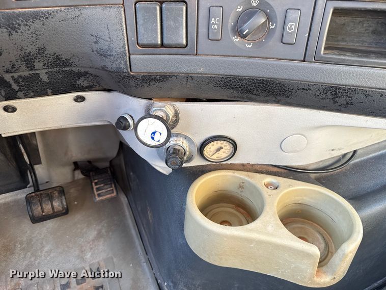 image for item EU3887 2005 Volvo VHD hydrovac truck