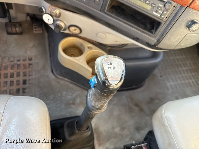 image for item EU3887 2005 Volvo VHD hydrovac truck