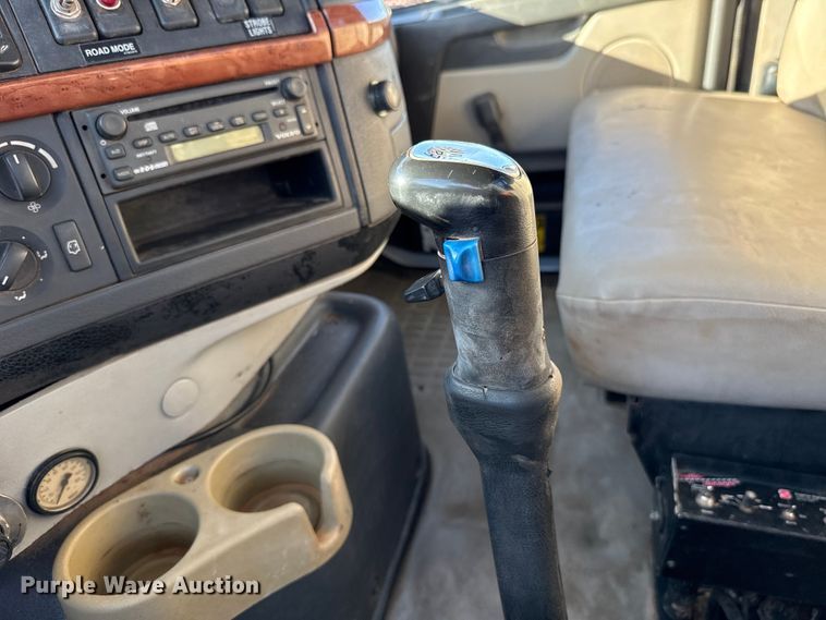 image for item EU3887 2005 Volvo VHD hydrovac truck