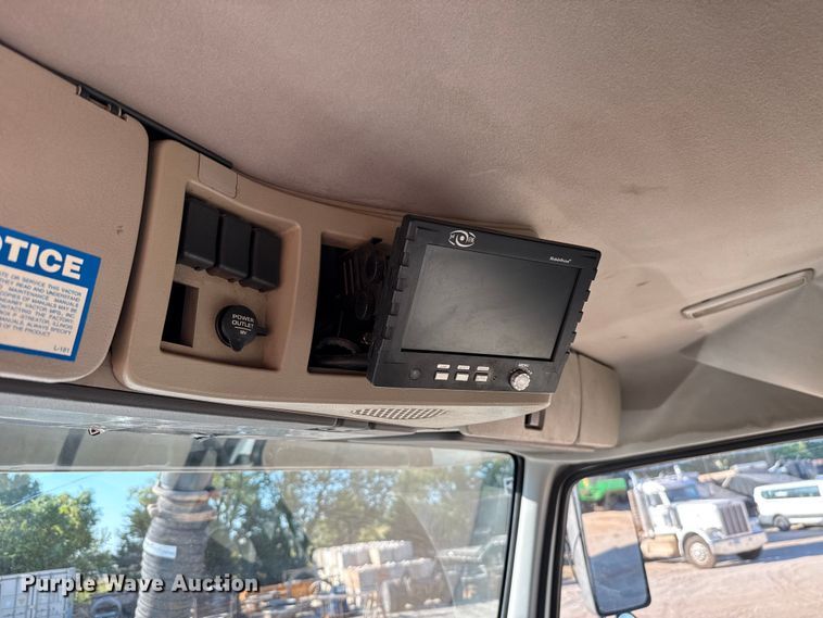 image for item EU3887 2005 Volvo VHD hydrovac truck