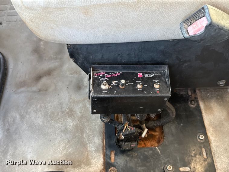 image for item EU3887 2005 Volvo VHD hydrovac truck