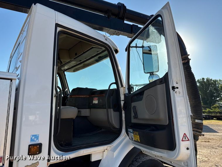 image for item EU3887 2005 Volvo VHD hydrovac truck