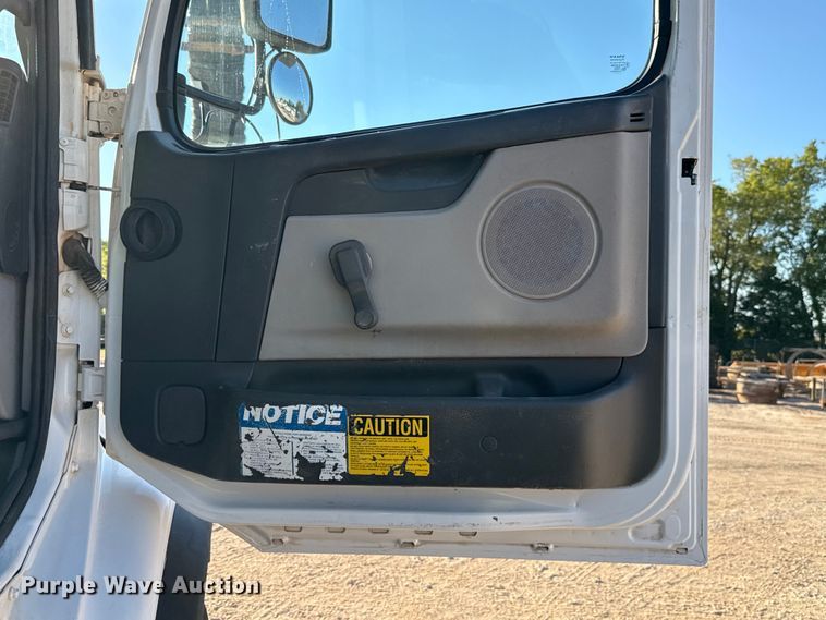 image for item EU3887 2005 Volvo VHD hydrovac truck