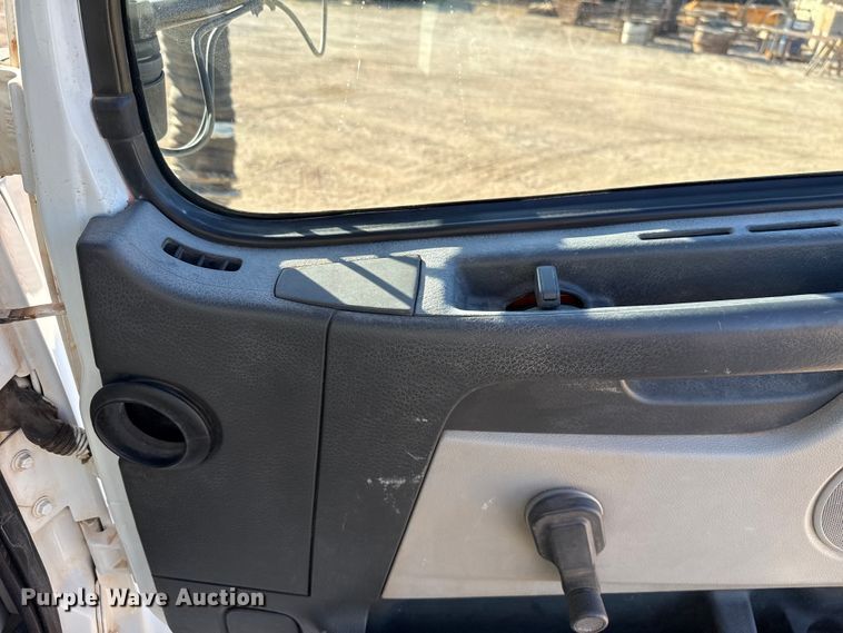 image for item EU3887 2005 Volvo VHD hydrovac truck