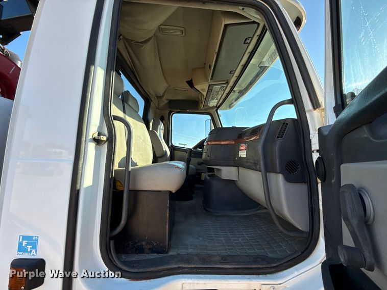 image for item EU3887 2005 Volvo VHD hydrovac truck