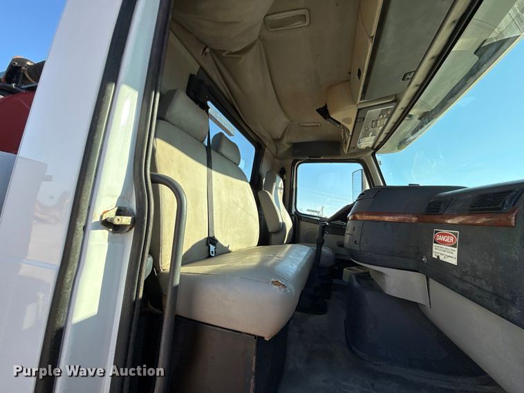 image for item EU3887 2005 Volvo VHD hydrovac truck