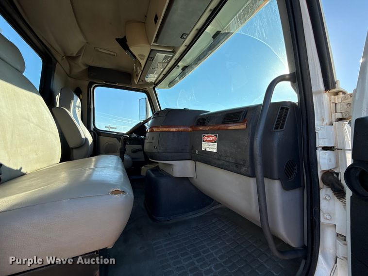 image for item EU3887 2005 Volvo VHD hydrovac truck