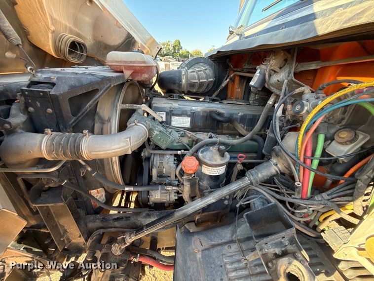 image for item EU3887 2005 Volvo VHD hydrovac truck