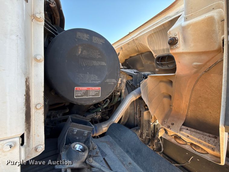 image for item EU3887 2005 Volvo VHD hydrovac truck