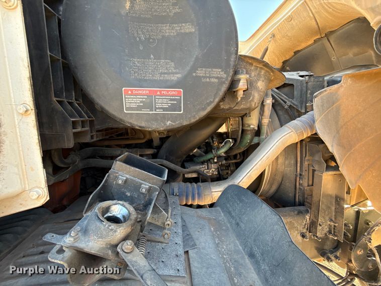 image for item EU3887 2005 Volvo VHD hydrovac truck