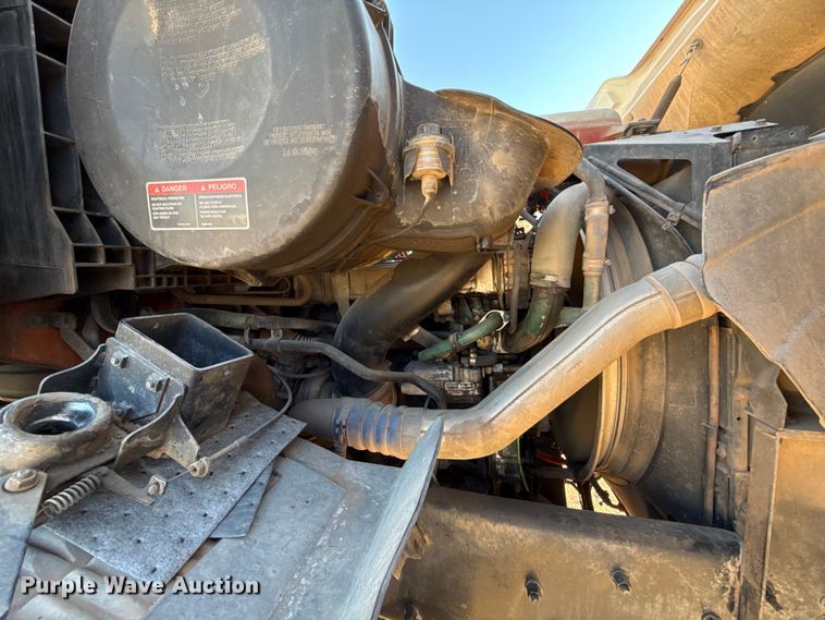 image for item EU3887 2005 Volvo VHD hydrovac truck