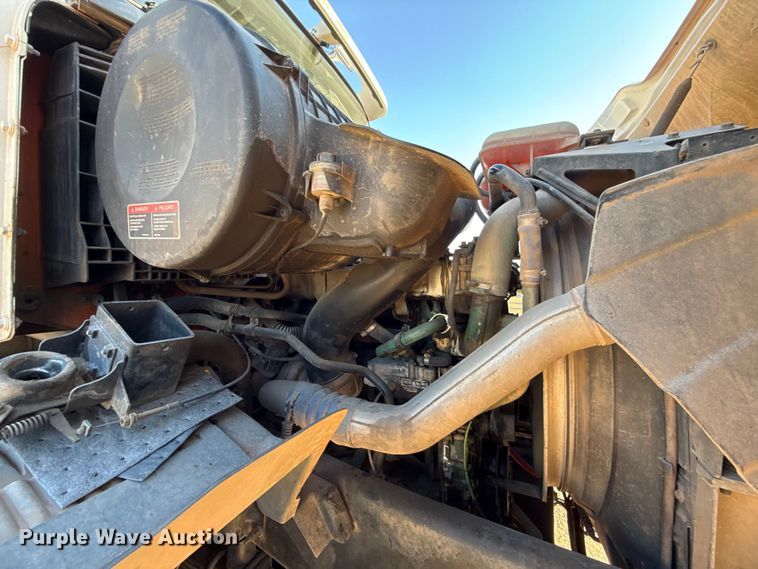 image for item EU3887 2005 Volvo VHD hydrovac truck