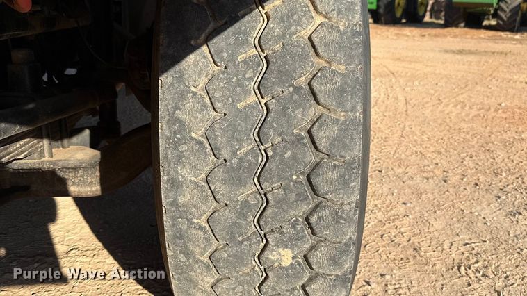 image for item EU3887 2005 Volvo VHD hydrovac truck