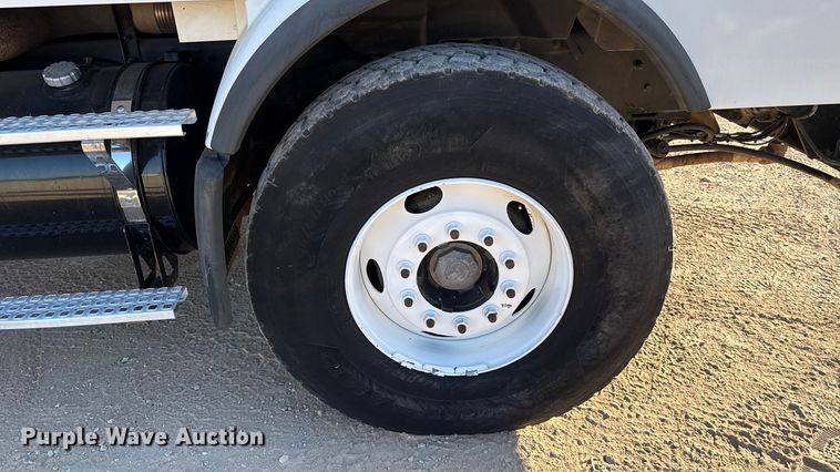 image for item EU3887 2005 Volvo VHD hydrovac truck