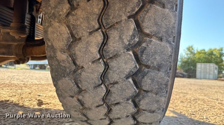 image for item EU3887 2005 Volvo VHD hydrovac truck